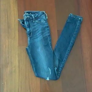 dark wash hollister jeans used only a few times